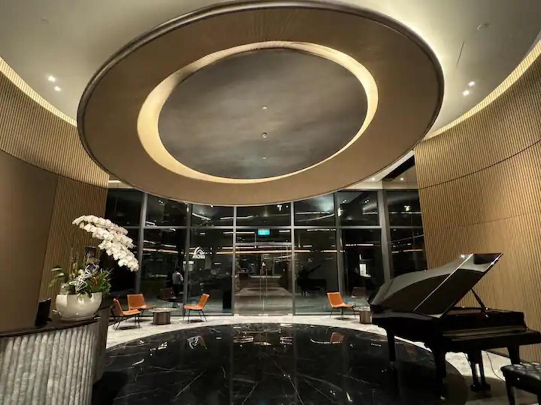 The Opera Apartment Cental Saigon Free Pool-Gym-Sauna Room- Golf Mini Ho Chi Minh City Exterior photo