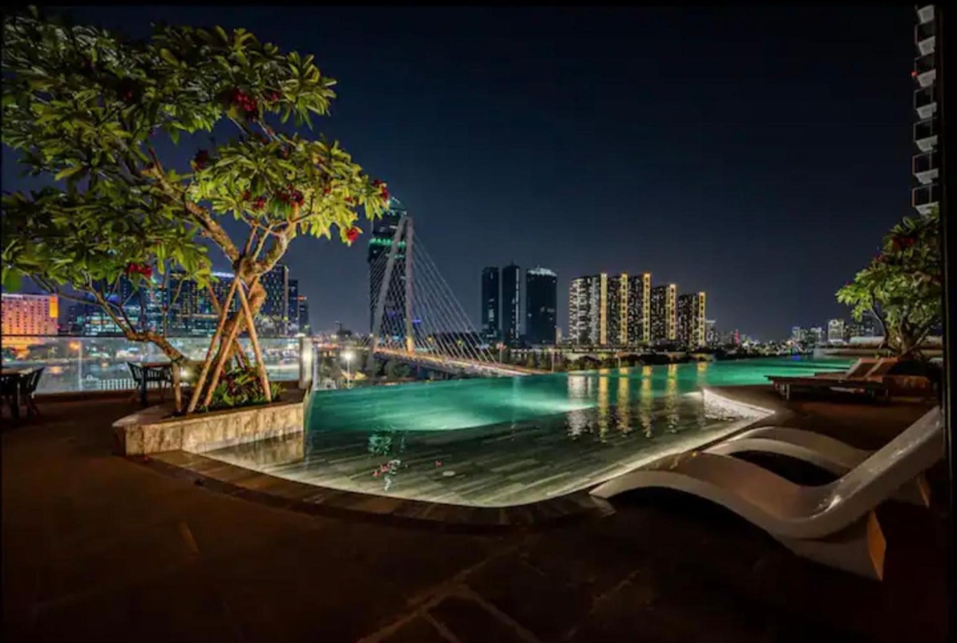 The Opera Apartment Cental Saigon Free Pool-Gym-Sauna Room- Golf Mini Ho Chi Minh City Exterior photo