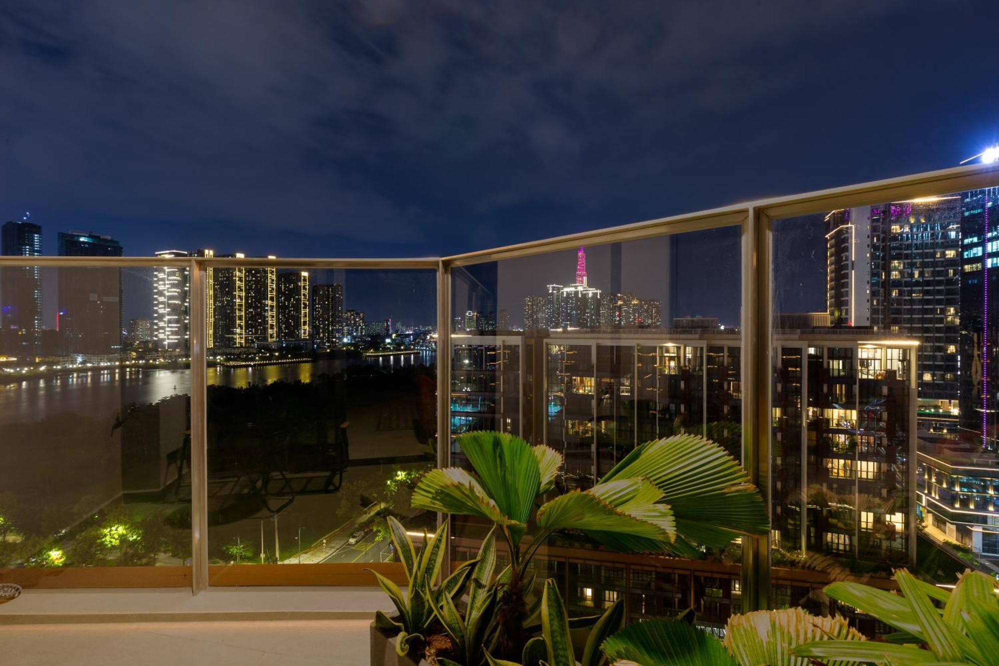 The Opera Apartment Cental Saigon Free Pool-Gym-Sauna Room- Golf Mini Ho Chi Minh City Exterior photo