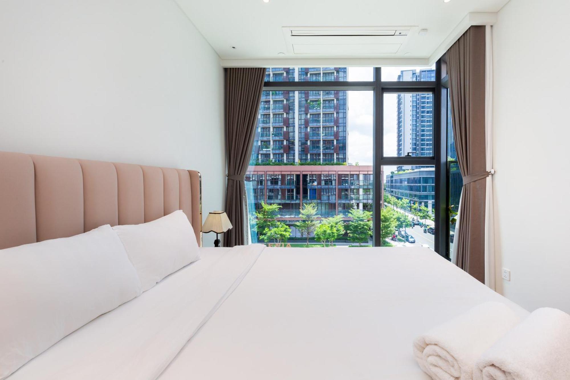 The Opera Apartment Cental Saigon Free Pool-Gym-Sauna Room- Golf Mini Ho Chi Minh City Exterior photo