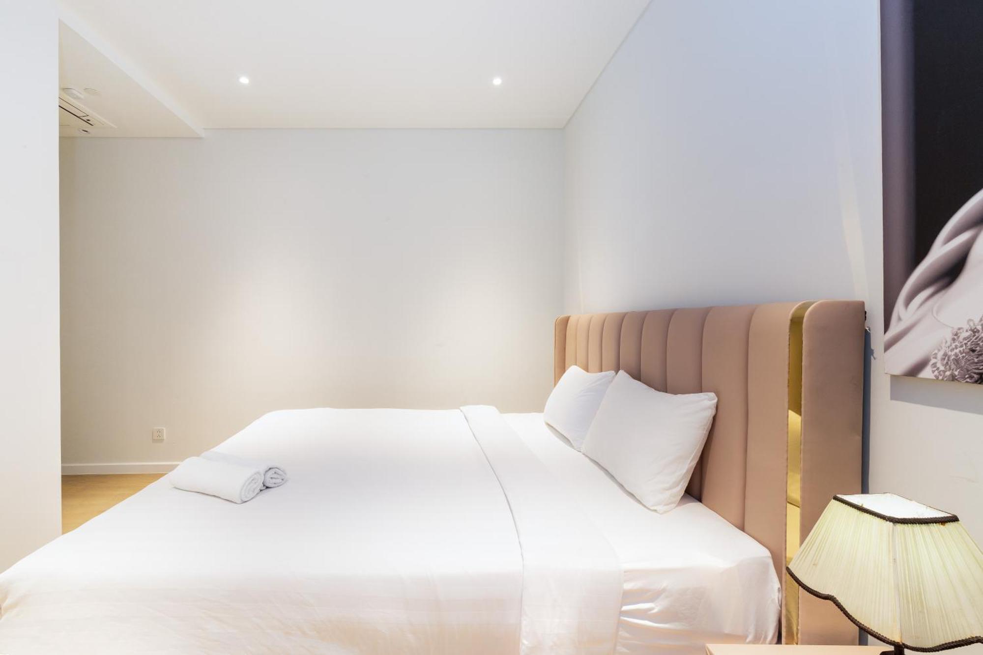 The Opera Apartment Cental Saigon Free Pool-Gym-Sauna Room- Golf Mini Ho Chi Minh City Exterior photo